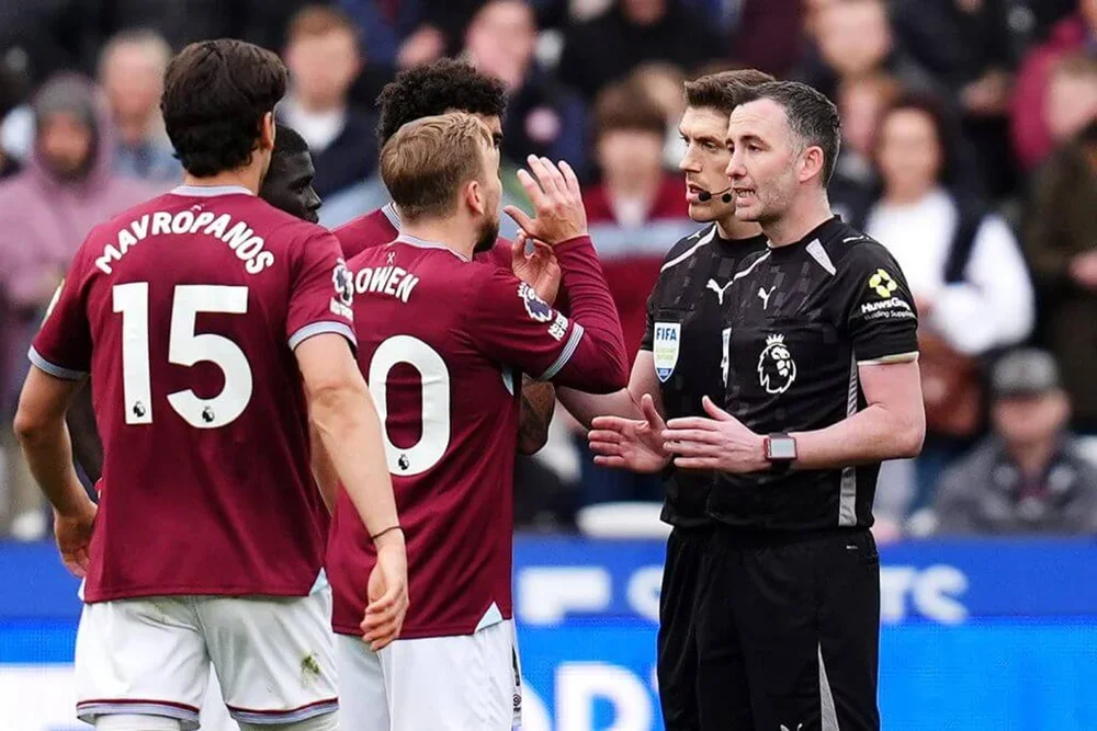 West Ham players protest after the defeat by Arsenal